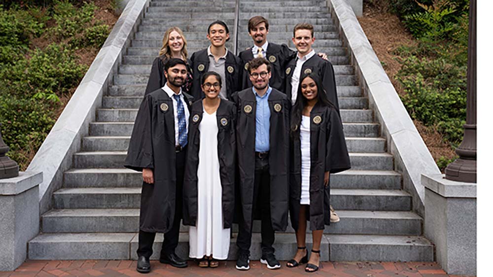 Rus ayolning kokraklari orasidagi sik